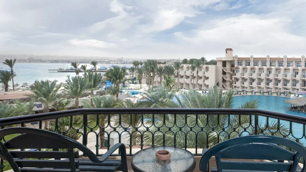 الفندق بيراميزا بيتش ريزورت - سهل حشيش